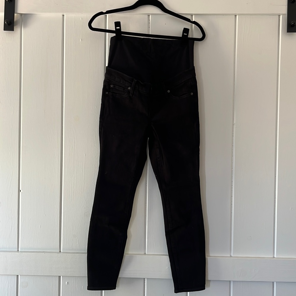Black maternity jeans, never worn. Run small